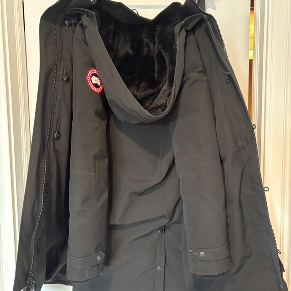 Pristine Women’s Canada Goose Kensington Size Medium - Picture 2 of 6